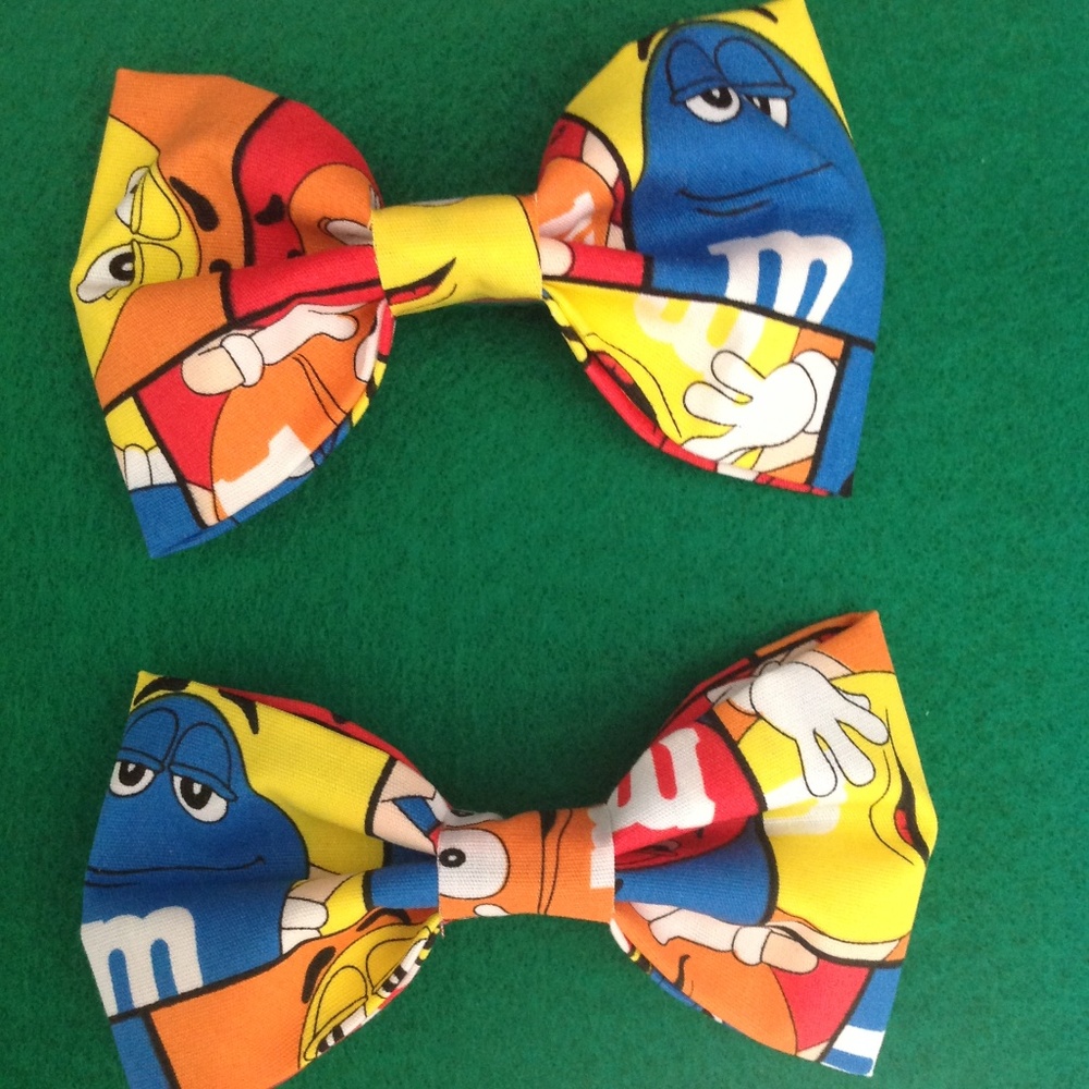 2 pack M&M's  bow/bow tie